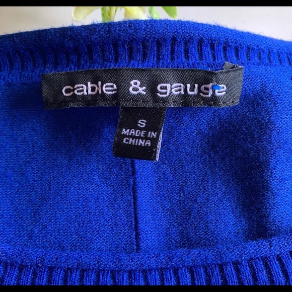 Cable and Gauge Women’s Sweater - Picture 3 of 4
